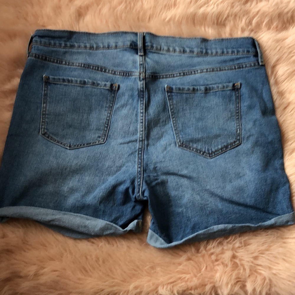 Shorts - Picture 2 of 2